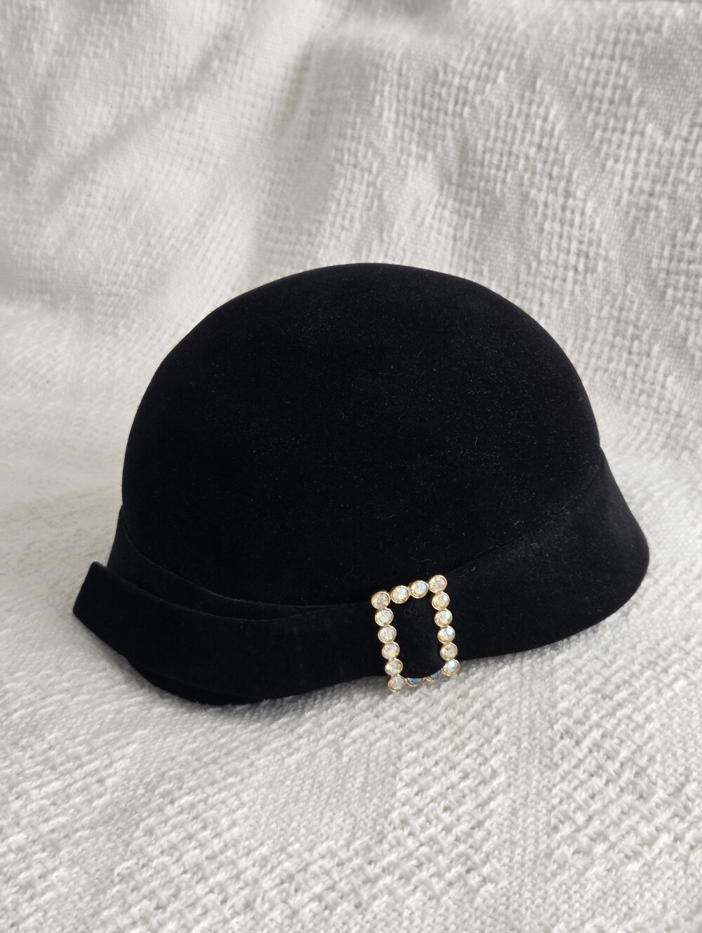 Vtg Grace Black Velvet/Felt Cloche Hat with Rhinestone Buckle